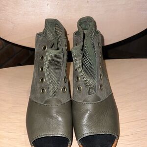 Sorel Olive Lace-Up Women's Boots